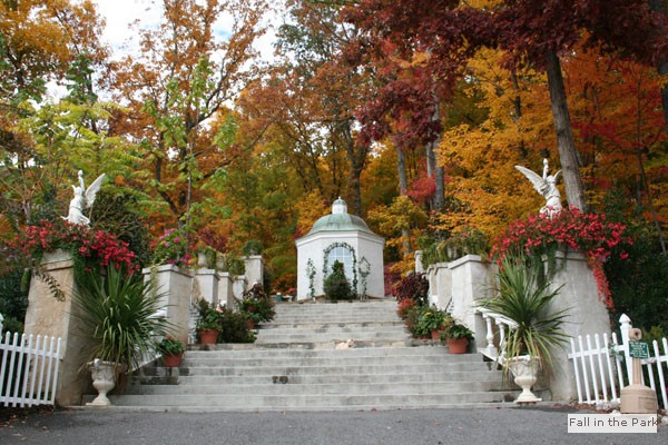 Fall In The Park Parrot Mountain And Gardens